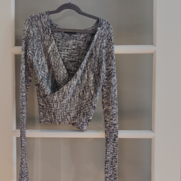 Stylish Grey Women's Sweater - Picture 1 of 4